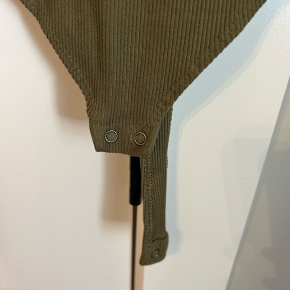 SO Olive Long Sleeve Turtleneck Top - Picture 3 of 4